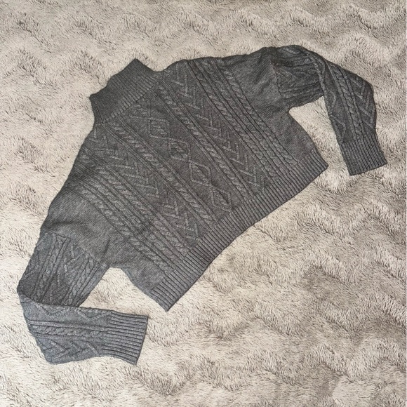 Chunky Knit Cropped Sweater - Picture 4 of 9